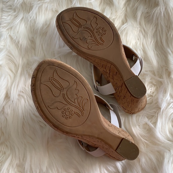 White Mountain, genuine leather upper, cork wedge sandal size 6.5 - Picture 4 of 5